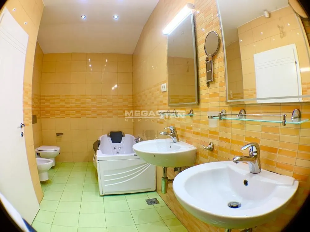 Sale, four bedroom apartment, 157m², Đeram Pijaca, Beograd