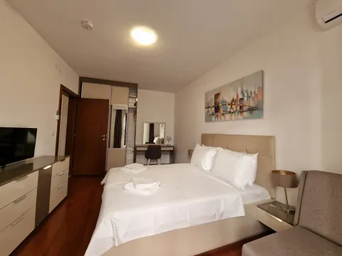 Izdavanje, jednosoban stan, 87m², Bečići, Budva - image 15