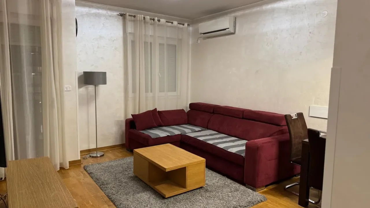 Izdavanje, jednosoban stan, 43m², City Kvart, Podgorica