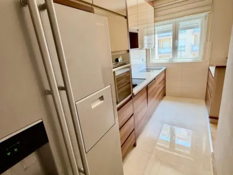 Izdavanje, trosoban stan, 100m², City Kvart, Podgorica - image 5