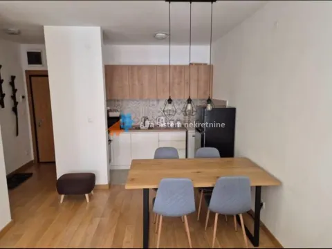 Rent, two bedroom apartment, 50m², Južni Bulevar, Vračar Sve Podlokacije - image 2