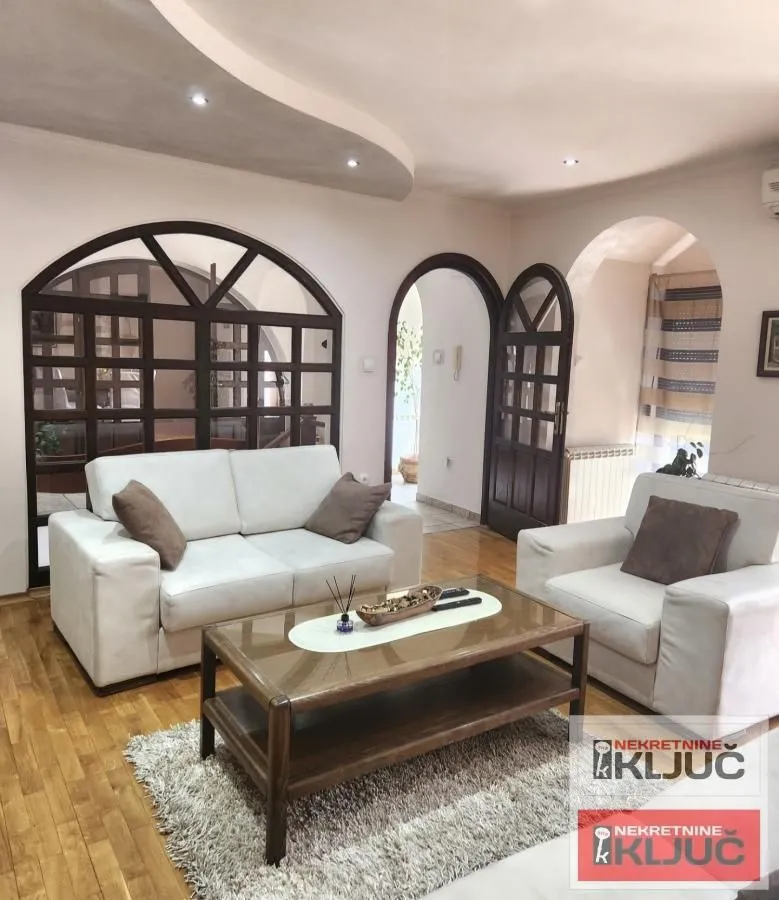 Izdavanje, trosoban stan, 130m², Telep, Novi Sad Sve Podlokacije