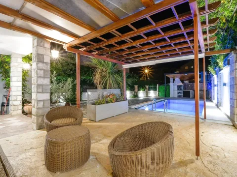 Sale, house, 198m², Dumidran, Tivat - image 19