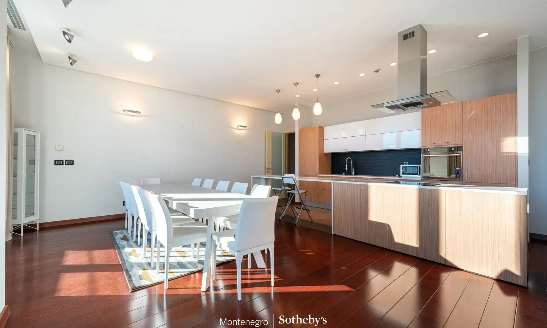 Prodaja, trosoban stan, 188m², Kod Capital Plaze, Podgorica