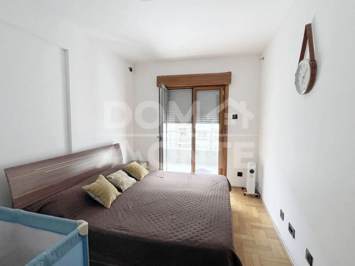 Izdavanje, dvosoban stan, 115m², Centar, Tivat