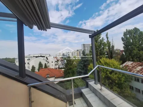 Pogled sa terase na gradsko naselje. - image 12