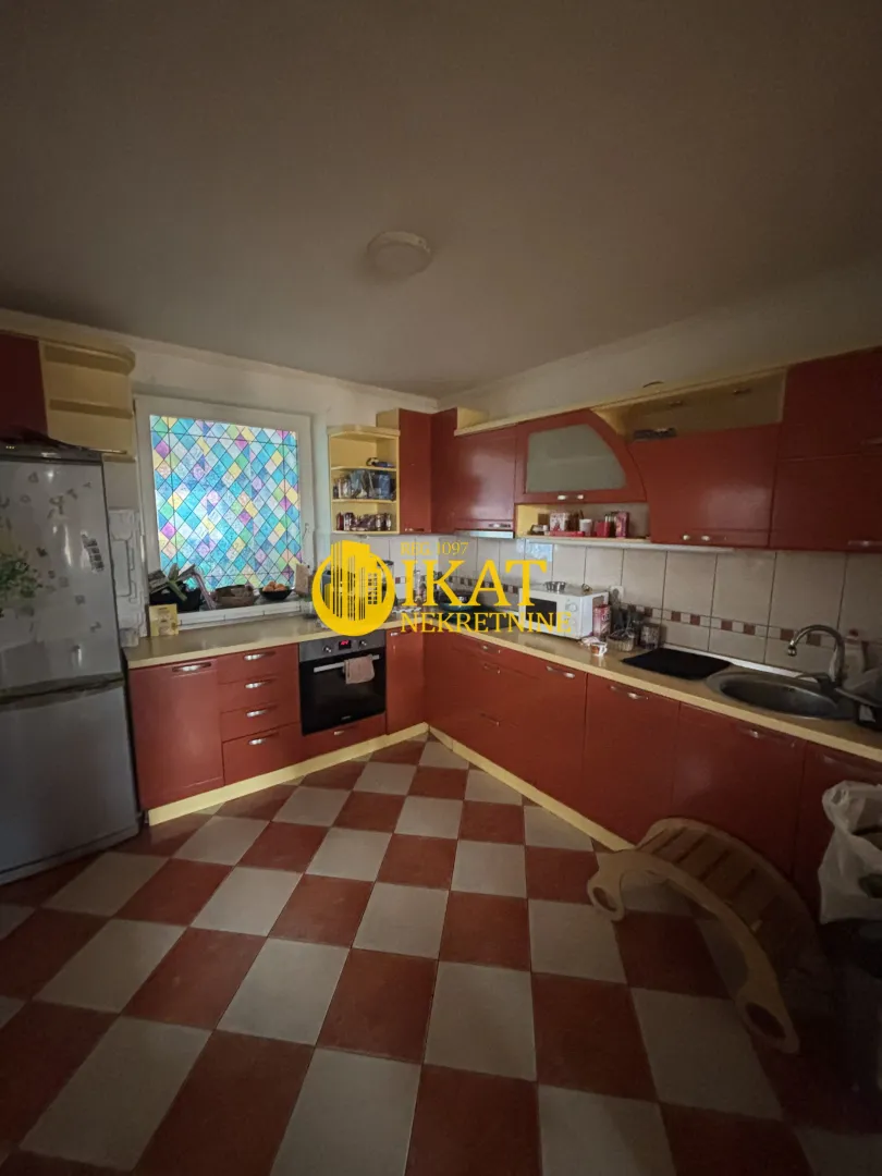 Prodaja, kuća, 240m², Surduk, Stara Pazova