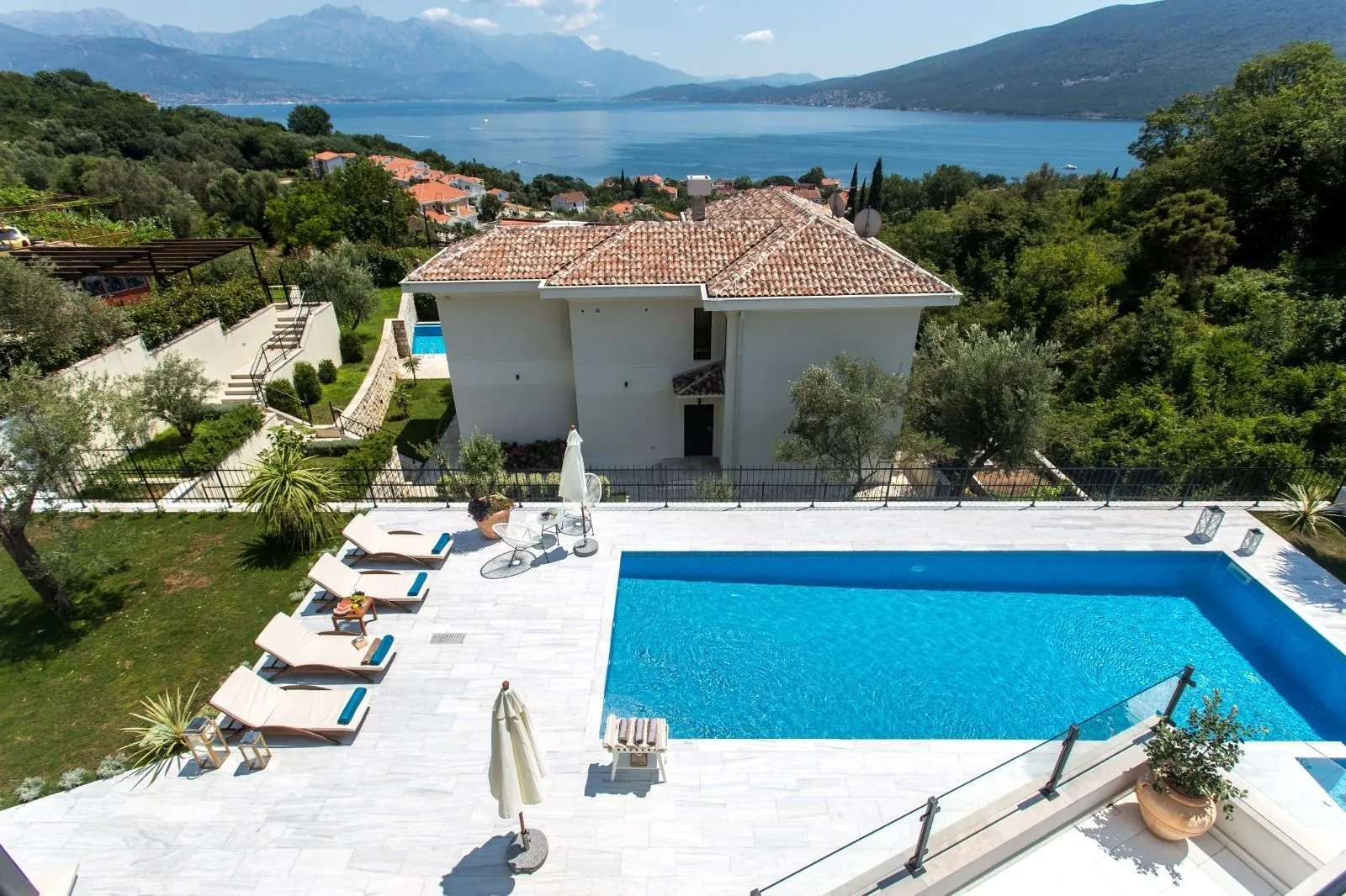 Prodaja, kuća, 360m², Đenovići, Herceg Novi