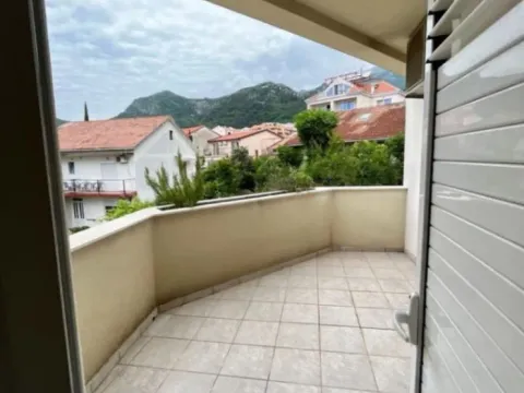 Rent, two bedroom apartment, 120m², Podkošljun, Budva - image 13