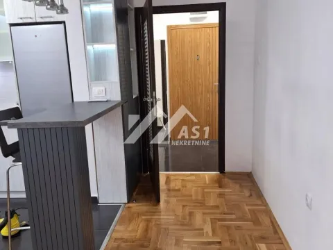 Izdavanje, trosoban stan, 70m², Bulevar Evrope, Novi Sad Sve Podlokacije - image 5