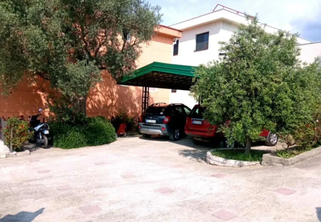 Sale, house, 375m², Bjeliši, Bar