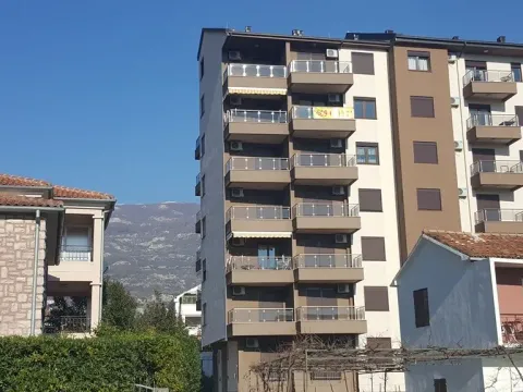 Rent, three bedroom apartment, 60m², Budva, Crna Gora - image 13