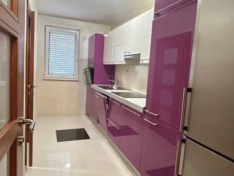 Izdavanje, kuća, 220m², Konik, Podgorica - image 2