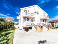 Rent, house, 160m², Tološi, Podgorica - image 1