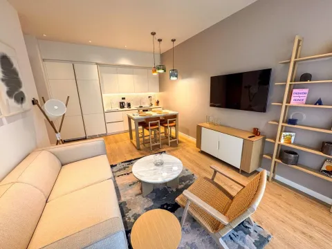 Moderan open-space dnevni boravak sa trpezarijom i kuhinjom. - image 2