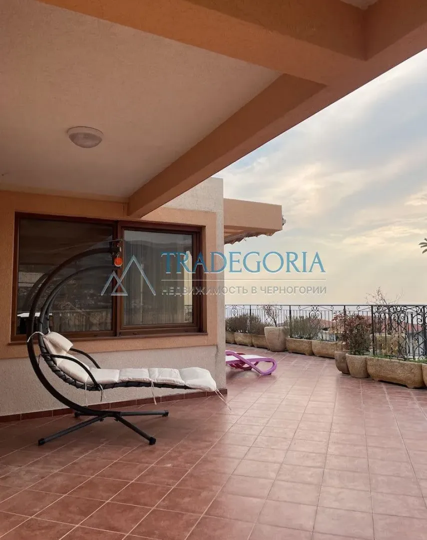 Prodaja, četvorosoban stan, 222m², Dobra Voda, Bar