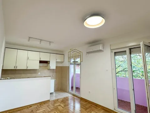 Izdavanje, jednosoban stan, 47m², Zabjelo, Podgorica - image 1