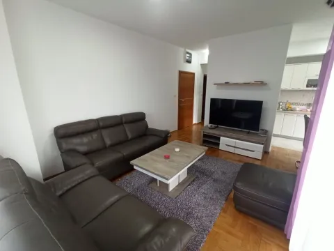 Izdavanje, dvosoban stan, 70m², Zabjelo, Podgorica - image 1