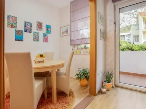 Rent, one bedroom apartment, 47m², Sveti Stasije, Kotor - image 2