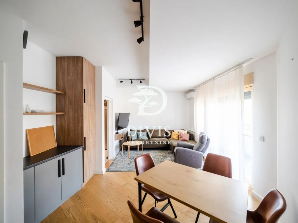 Izdavanje, dvosoban stan, 49m², Vračar Hram, Vračar Sve Podlokacije