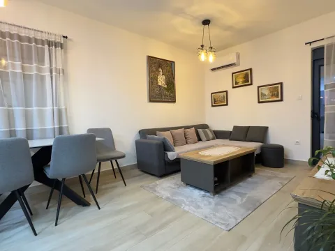 Prodaja, dvosoban stan, 62m², Stari Aerodrom, Podgorica - image 2