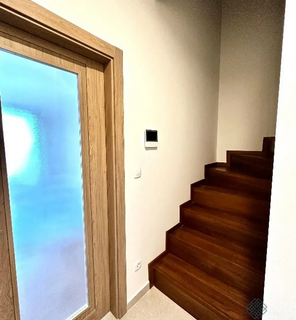 Izdavanje, četvorosoban stan, 127m², Master Kvart, Podgorica