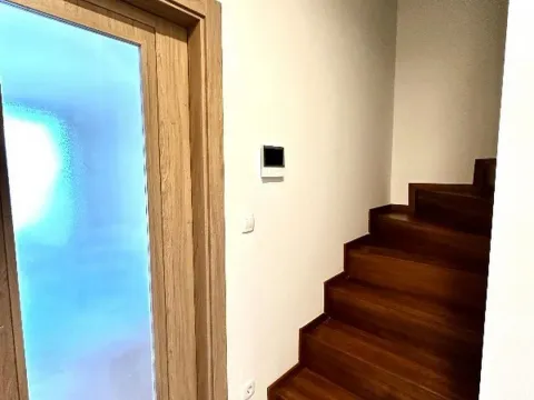 Izdavanje, četvorosoban stan, 127m², Master Kvart, Podgorica - image 7