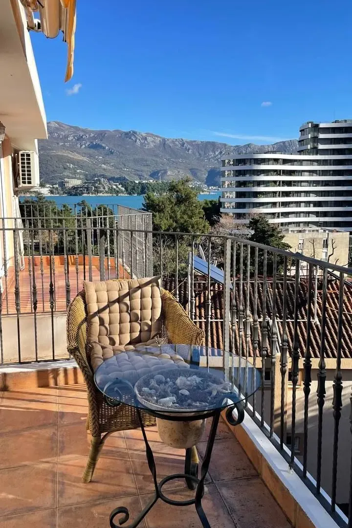 Rent, one bedroom apartment, 42m², Centar, Budva