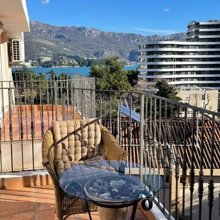 Rent, one bedroom apartment, 42m², Centar, Budva