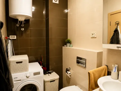 Sale, one bedroom apartment, 52m², Blok 6, Podgorica - image 11