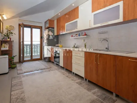 Izdavanje, četvorosoban stan, 137m², Topla, Herceg Novi - image 4