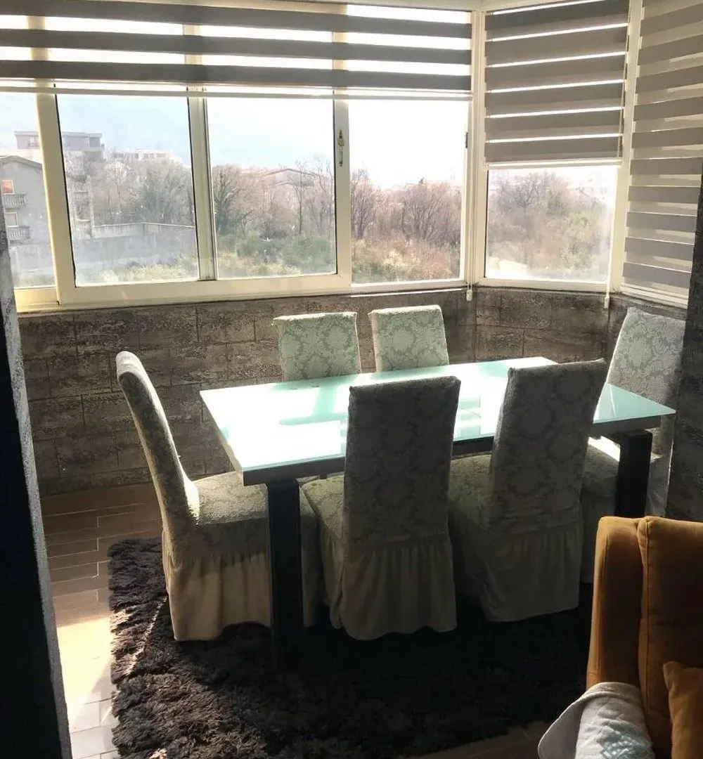 Izdavanje, dvosoban stan, 64m², Podmaine, Budva