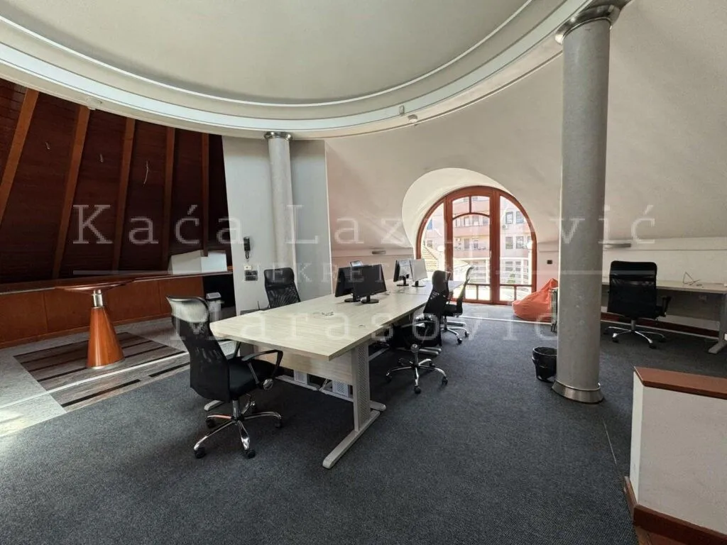 Izdavanje, kuća, 650m², Autokomanda, Voždovac Sve Podlokacije
