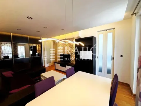 Dnevni boravak sa trpezarijom i modernim nameštajem. - image 4