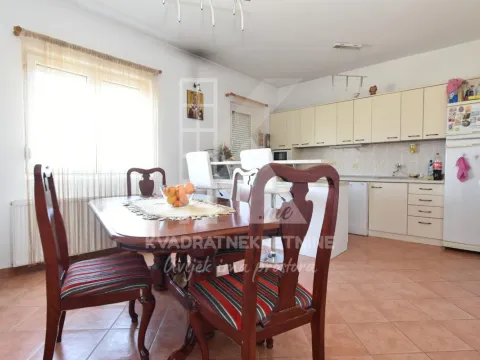 Izdavanje, kuća, 500m², Tološi, Podgorica - image 6