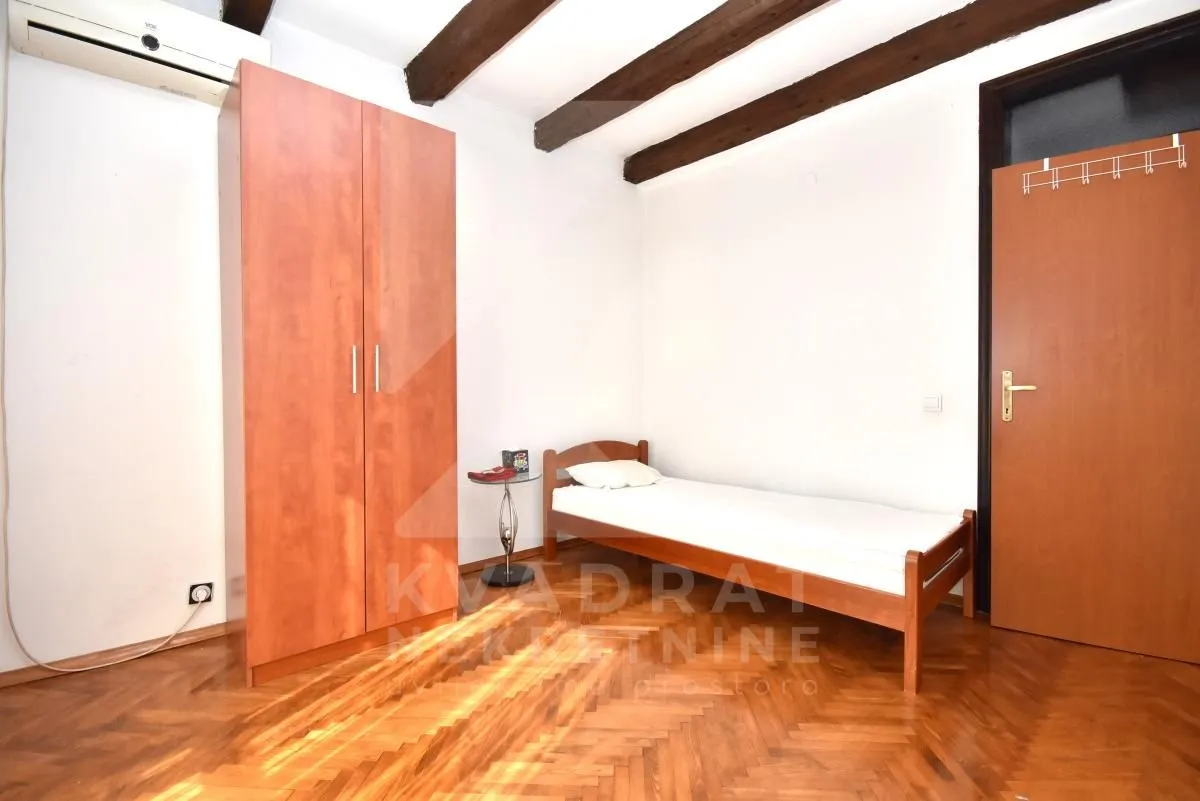 Izdavanje, kuća, 250m², Stari Aerodrom, Podgorica
