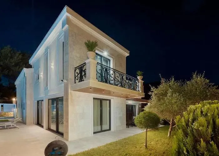 Izdavanje, kuća, 400m², Centar, Tivat