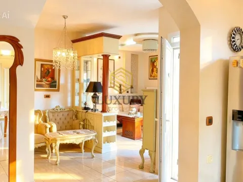 Izdavanje, kuća, 230m², Bečići, Budva - image 10