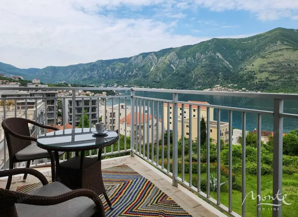 Prodaja, trosoban stan, 75m², Dobrota, Kotor