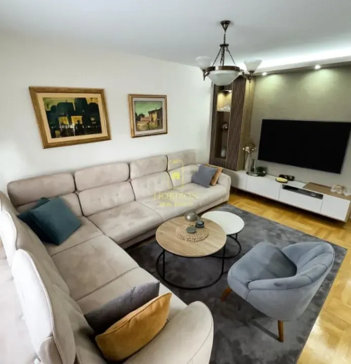 Prodaja, trosoban stan, 87m², Stari Aerodrom, Podgorica