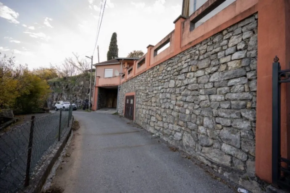 Sale, house, 240m², Momišići, Podgorica