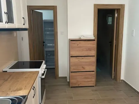 Izdavanje, kuća, 50m², Škaljari, Kotor - image 8