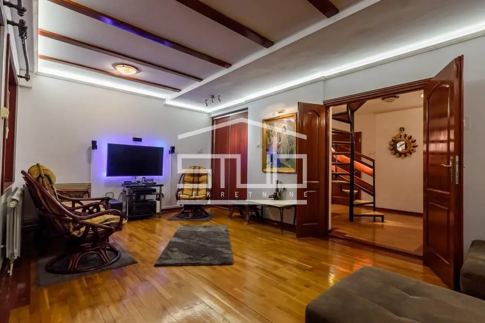 Prodaja, četvorosoban stan, 104m², Gundulićev Venac, Beograd