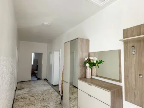 Rent, house, 104m², Tološi, Podgorica - image 12