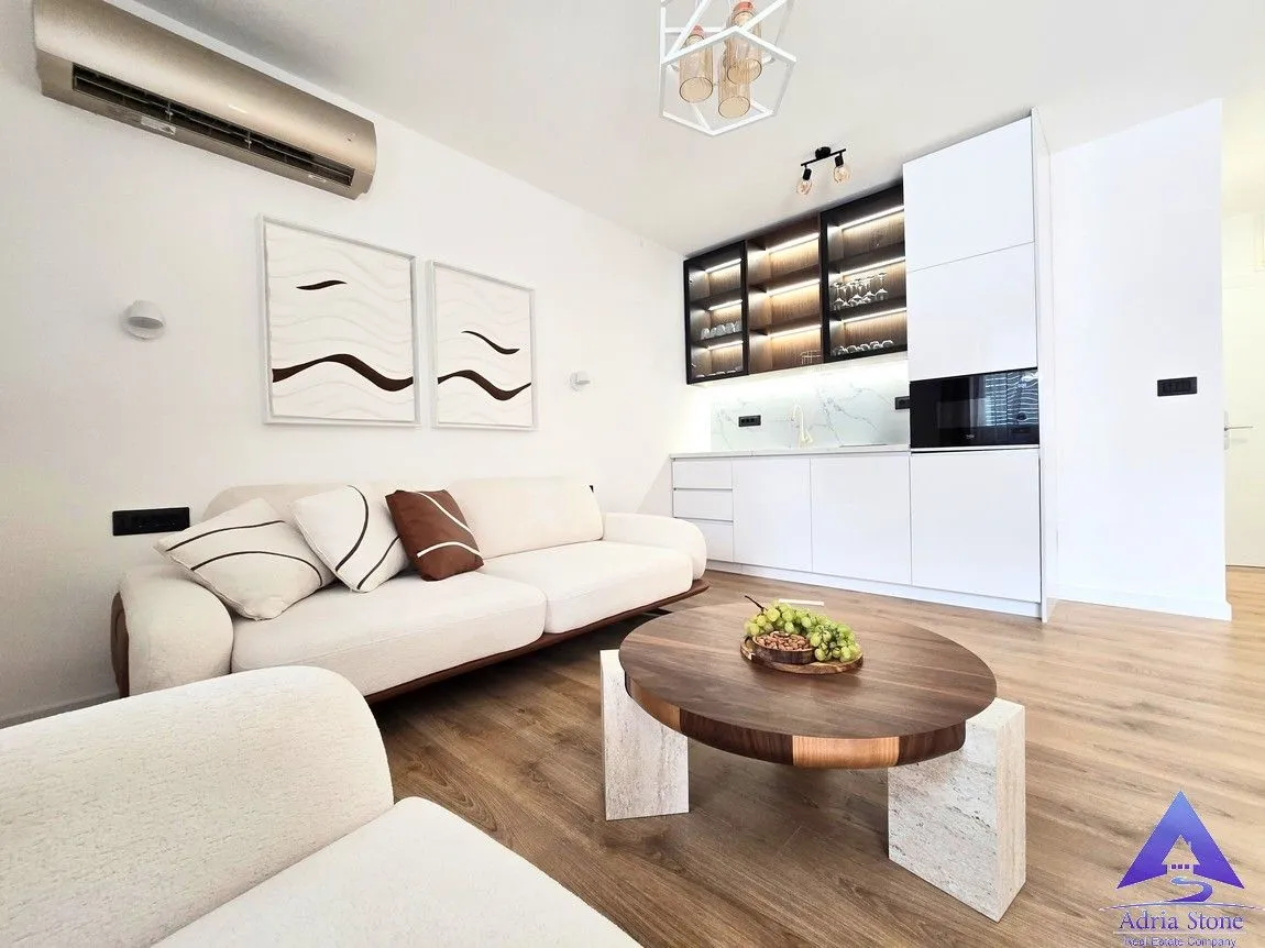 Rent, hospitality venue, 440m², Adok, Budva