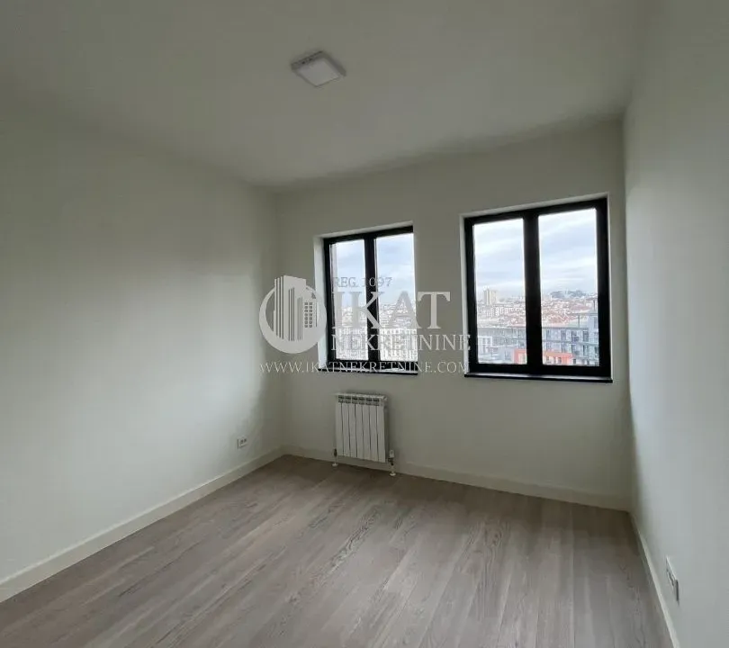 Izdavanje, trosoban stan, 111m², Savski Venac, Beograd