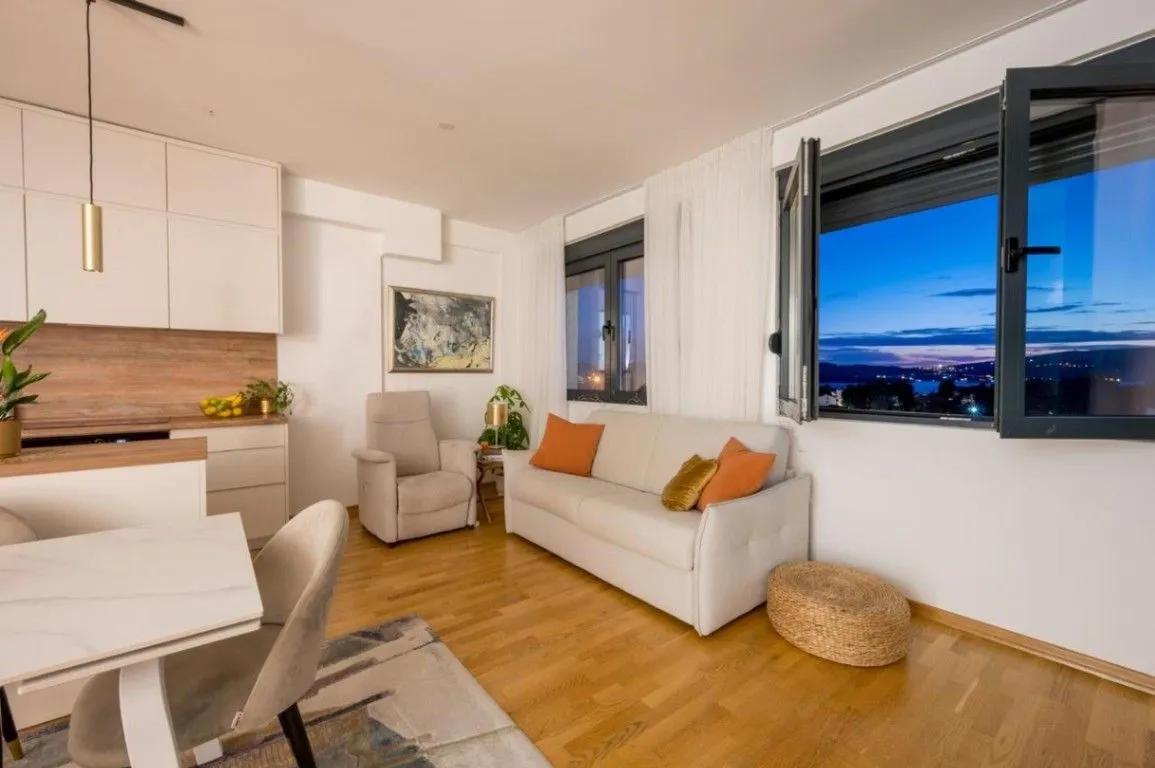 Prodaja, dvosoban stan, 63m², Tivat, Crna Gora