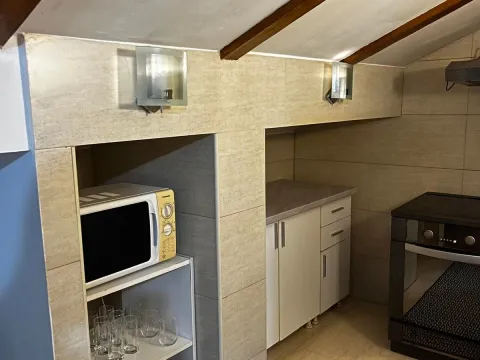 Izdavanje, dvosoban stan, 95m², Stari Aerodrom, Podgorica - image 10