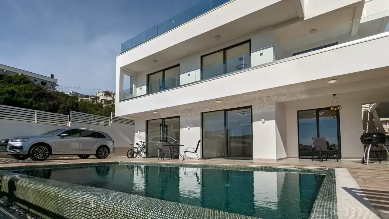 Prodaja, kuća, 365m², Utjeha, Bar