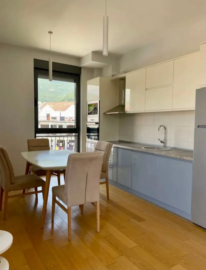 Izdavanje, dvosoban stan, 77m², Seljanovo, Tivat
